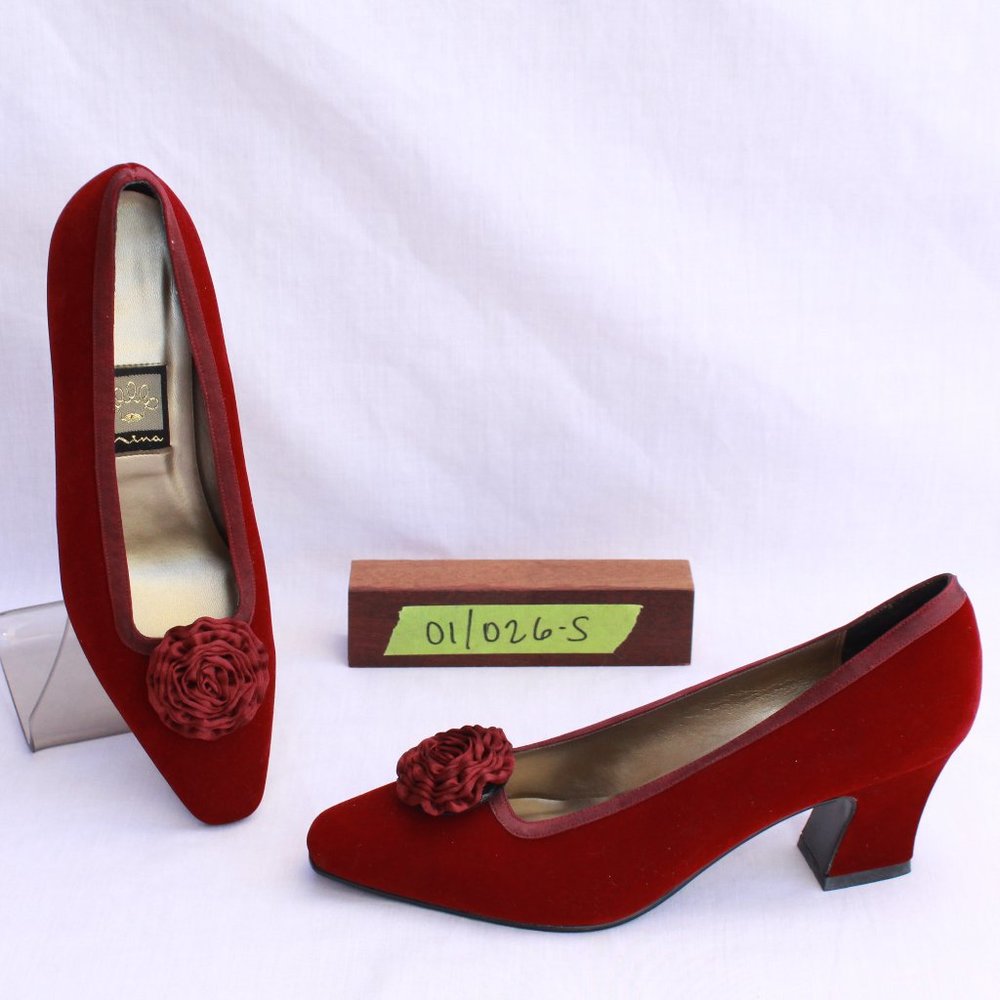 Nina Bordeaux Velvet Heel-NWOT